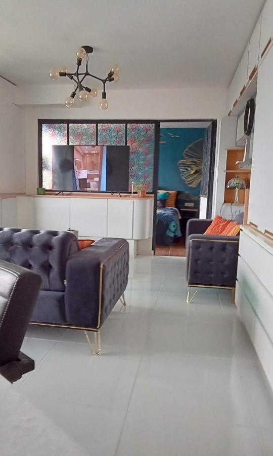 Liege Centre Mediacite Appartement Possible Parking Terrasse Immense 8Eme Pour 2 Personnes מראה חיצוני תמונה